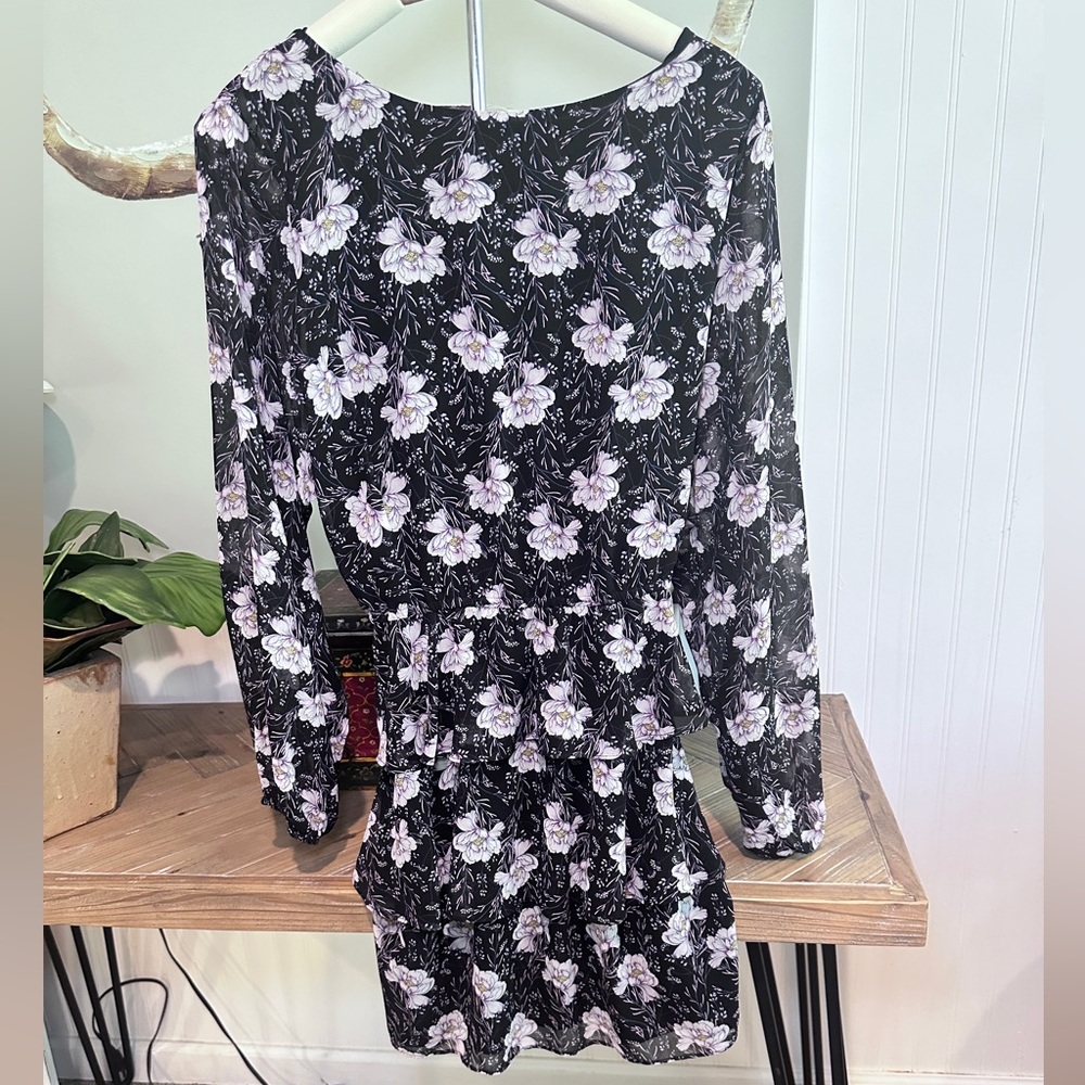 Elastic waist dress hits right above the knee size large
